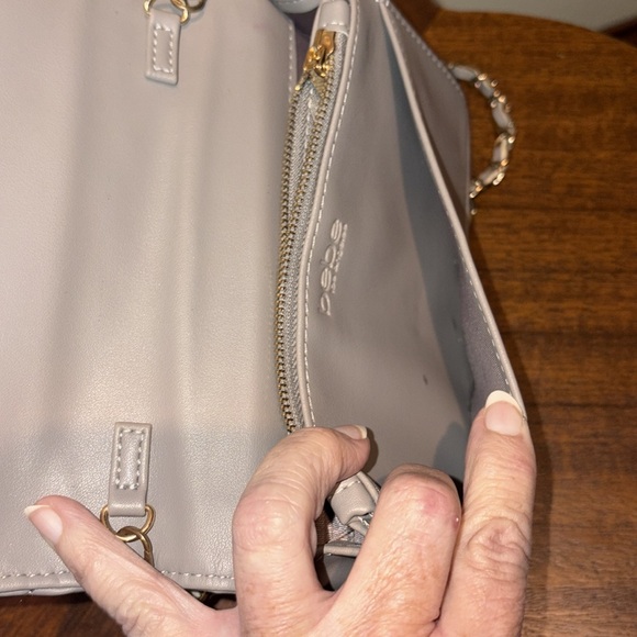 Bebe   Crossbody bag  quilted front and back  vegan leather  gray/ gold tone EUC - Picture 12 of 16